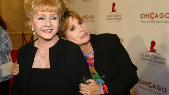 Morta Debbie Reynolds: la madre di Carrie Fisher stroncata da un ictus dopo la scomparsa della figli