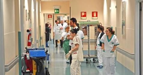 Assunzioni all'ASL: Bando per lavorare come OSS, si richiede la Licenza Media