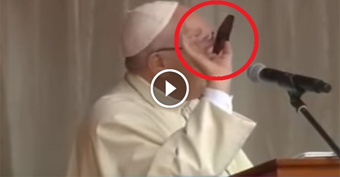 Spunta un video agghiacciante: al minuto 2:52, Papa Francesco vi gelerà il sangue nelle vene!