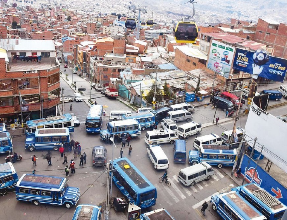 Choferes alistan 35 puntos de bloqueo en La Paz y 4 en El Alto - Diario Pagina Siete