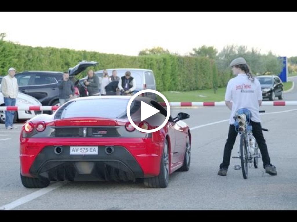 Gara di velocità: Una bicicletta batte una Ferrari 430 a 333 km/h