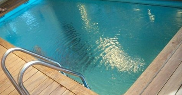 Sembra una normale piscina, ma sotto nasconde una sorpresa