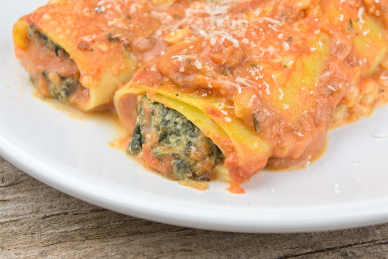 Cannelloni con ricotta e spinaci al sugo - Fidelity Cucina