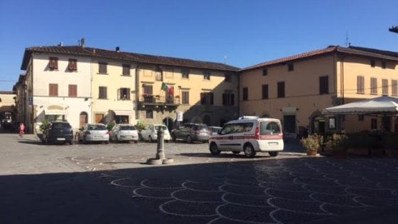 Arezzo, bimba dimenticata in auto: muore a 18 mesi. La mamma: "Non l'ho vista" - Repubblica.it