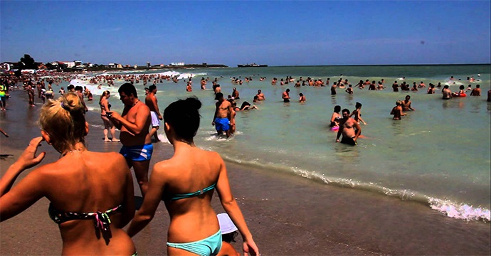 E' ufficiale: "In spiaggia sarà presto VIETATO per tutti e in tutta Italia". Multe fino a 300 euro.