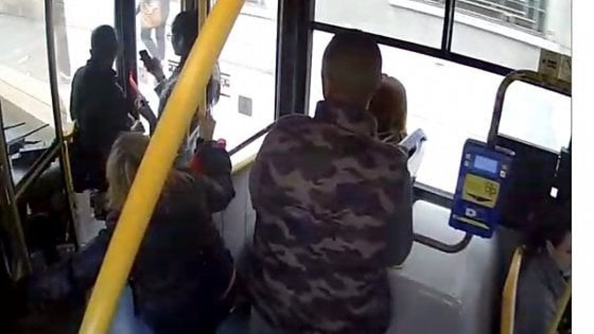 Skip.Li | Torino, arrestato l'uomo che si masturbava sui bus. Accusato di violenza sessuale