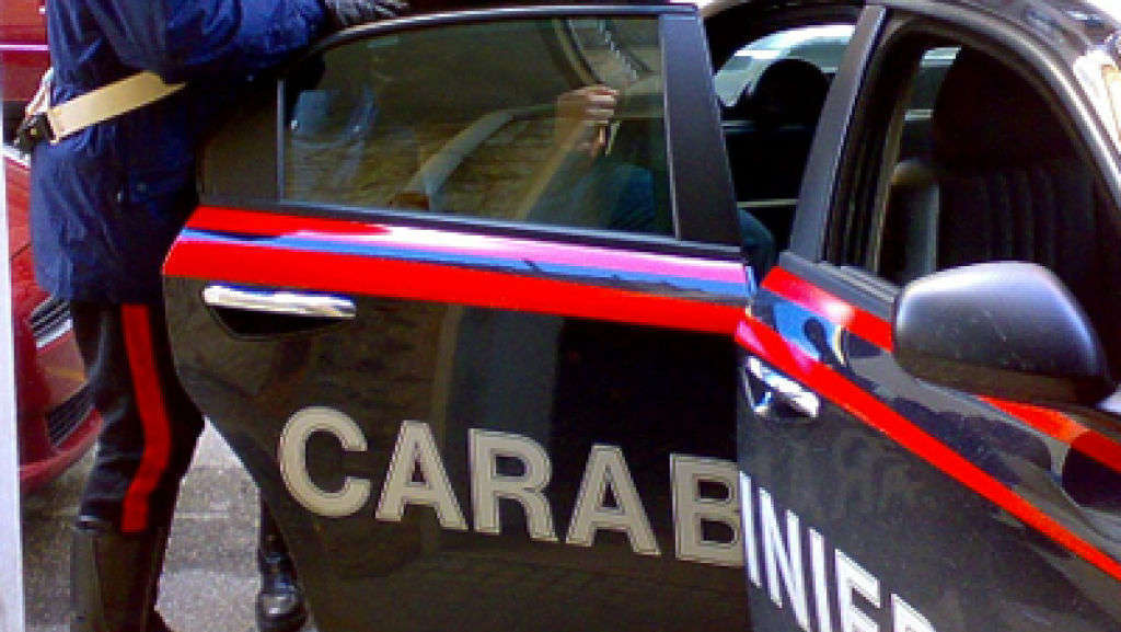 Skip.Li | Calci e pugni al padre per farsi dare i soldi: 31enne arrestato a Civitavecchia