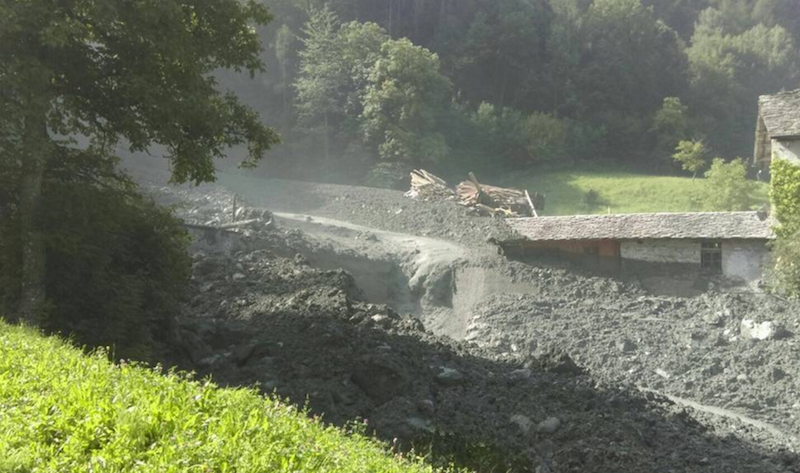 Frana in Val Bregaglia, riprese le ricerche degli 8 dispersi: "non abbiamo notizie da 48 ore, più passa il tempo e più difficile sarà trovarli vivi" - Meteo Web