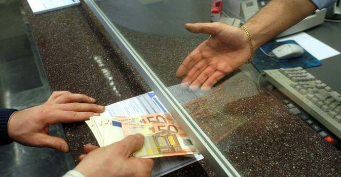 VERSI I TUOI SOLDI SUL CONTO? ORA DOVRAI "GIUSTIFICARTI" COL FISCO (Ma va là!)