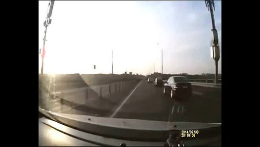 Skip.Li | Motociclista si salva in modo davvero INCREDIBILE - Video Dailymotion