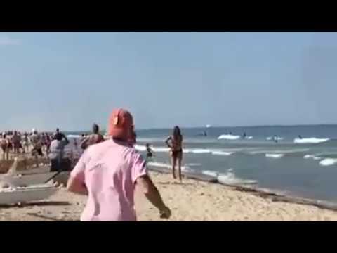 Filmava una bellissima giornata in spiaggia, ma assiste ad un tragico evento!! - YouTube - LinkShared