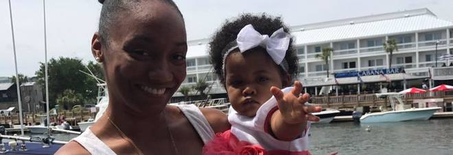 Skip.Li | Bambina di un anno muore in macchina: la mamma dal parrucchiere | Newslandia