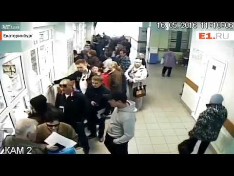 Aveva il vizio di saltare la fila, guardate cosa capita a questa ragazza. PAZZESCO!!!! - YouTube - LinkShared