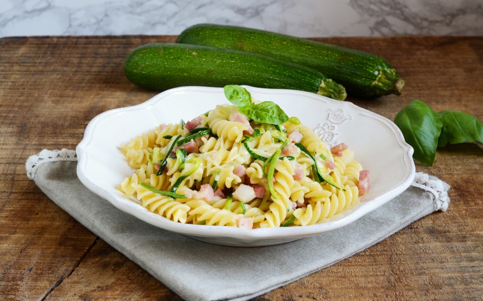 Ricetta Fusilli con zucchine e pancetta - Cucchiaio d'Argento