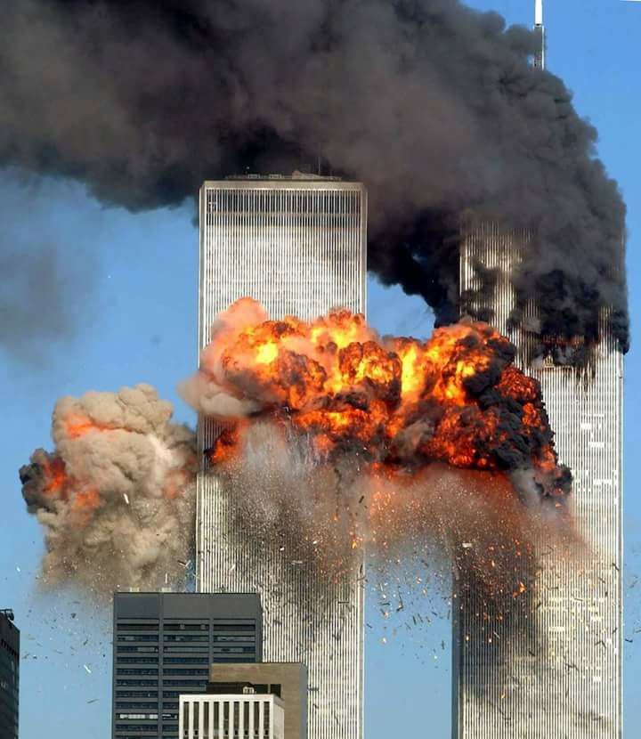 Attentati dell'11 settembre 2001: quattro aerei vengono fatti schiantare sui due grattacieli del World Trade Center - Il Blog Di Marco Zuccardi