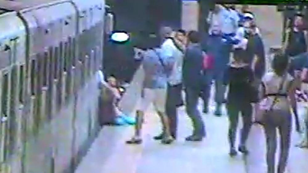 Skip.Li | Parla la donna trascinata dalla metro a Roma: “Non so se tornerò mai a camminare”