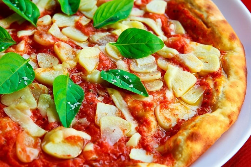 Mangiare la pizza ti rende più produttivo a lavoro. Lo sapevi? Ecco perché: