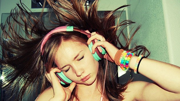 Come capire la personalità  di una ragazza in base alla musica che ascolta