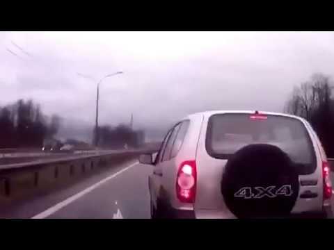 Tampona l'auto davanti e guardate chi esce dalla macchina! - YouTube - LinkShared