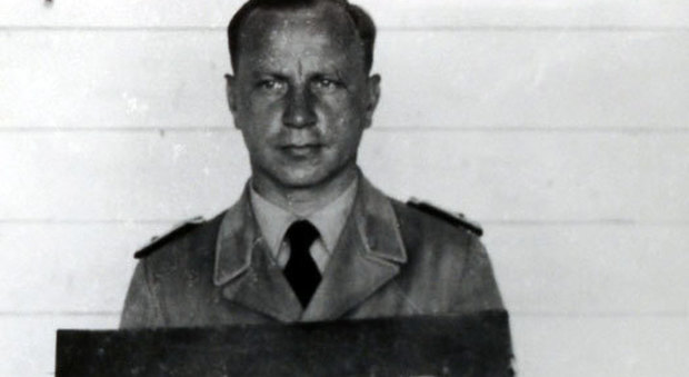 28 settembre 1943 Gli ebrei romani consegnano ai nazisti oro in cambio di 200 ostaggi