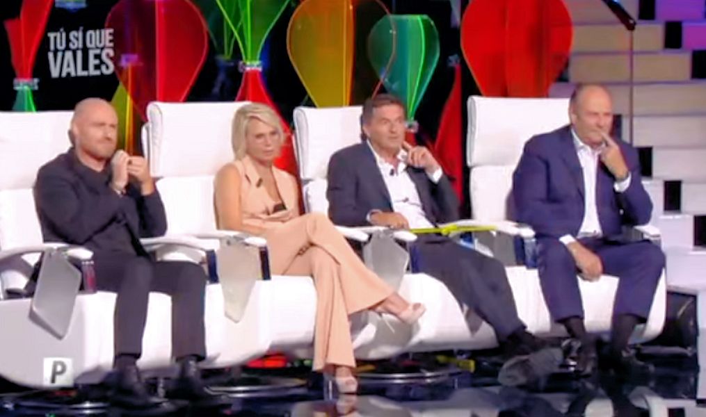 TU SI QUE VALES : ESIBIZIONE STRA-COPIATA E GIUDICI GABBATI | Wuoow