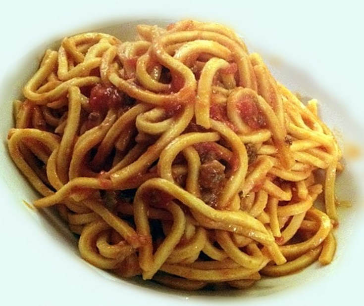 BUCATINI AL SUGO DI AGNELLO