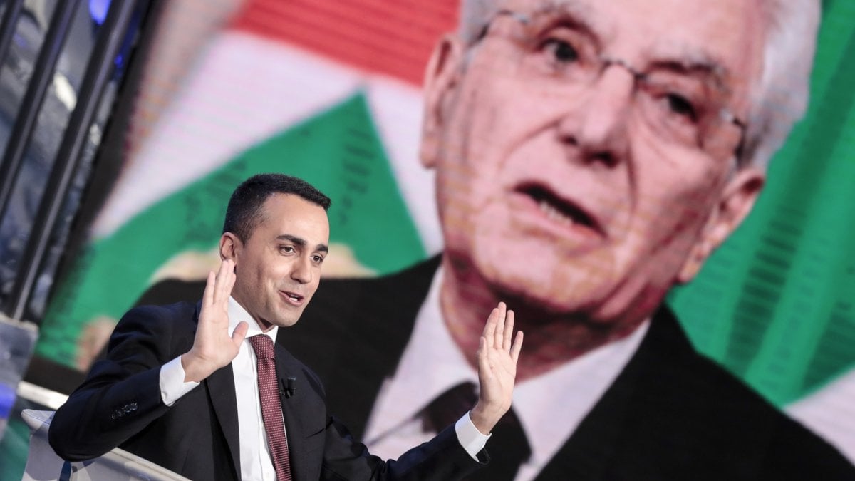 Di Maio: "Impeachment non più sul tavolo". E si riapre l'ipotesi di un governo Lega-M5s - Repubblica.it