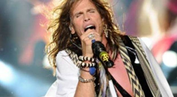 Steven Tyler: «Ho speso 2 milioni di dollari in droga, ho sniffato metà del Perù» /Video