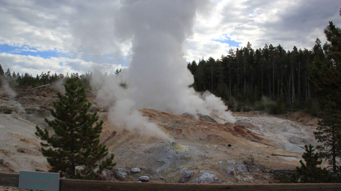 Yellowstone Geyser Erupts For The Eighth Time In Less Than Three Months - Neat Things Only