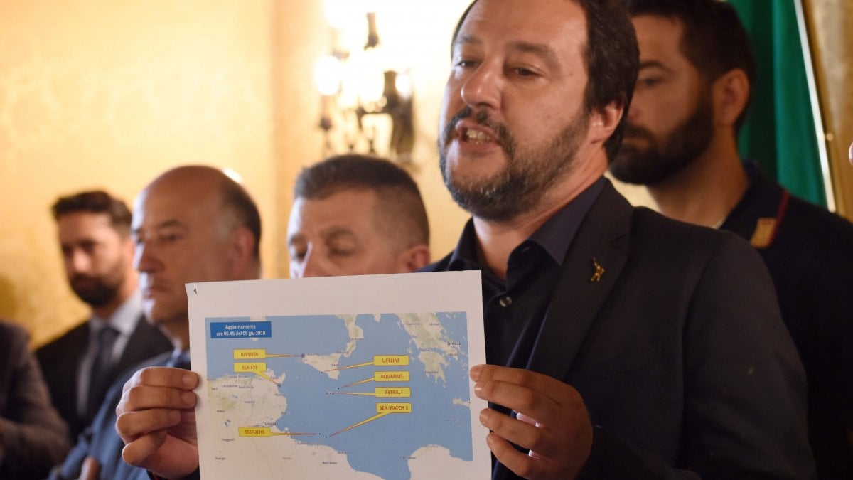 Migranti, la svolta di Salvini: porti italiani chiusi. Lettera a Malta: "Accolga la nave Aquarius" - Repubblica.it