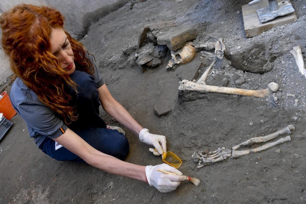 Pompei, trovati cinque scheletri