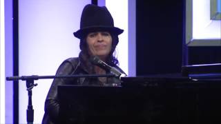 Linda Perry