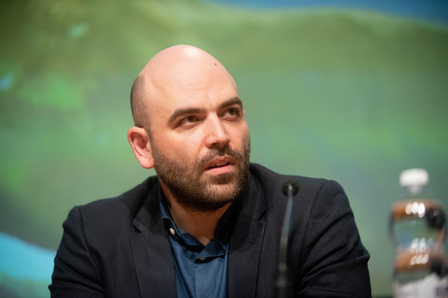 Roberto Saviano ai raggi X: "In 10 anni 13 milioni di euro"