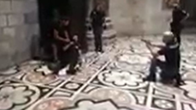 Matteo Salvini e l'egiziano in Duomo: "Grazie alla polizia, taser dimenticati. Per Conte Pd e M5s prima vengono le Ong" – Libero Quotidiano