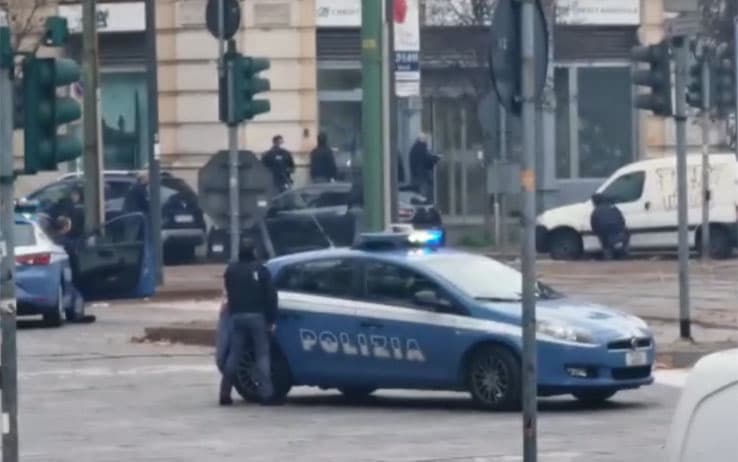 Milano, rapina in banca in piazza Ascoli: ladri sono scappati dalle fogne. VIDEO | Sky TG24