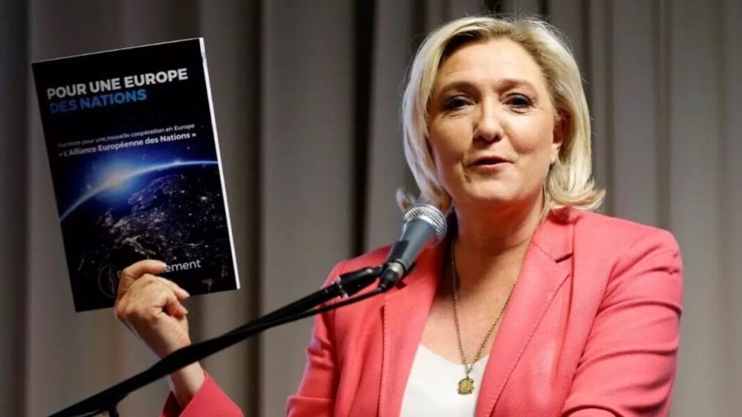 L'URLO: Marine Le Pen viene rieletta alla guida dell'RN