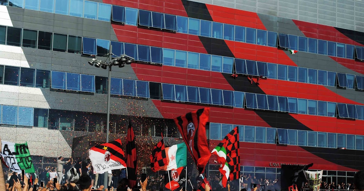 L'URLO: Milan campione, delirio a Casa Milan - le foto (1.a parte)