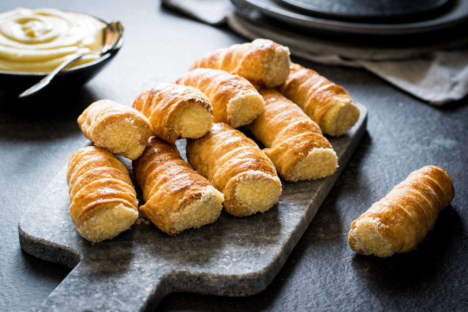 Cannoncini con crema al latte - Blog di Mani in Cucina