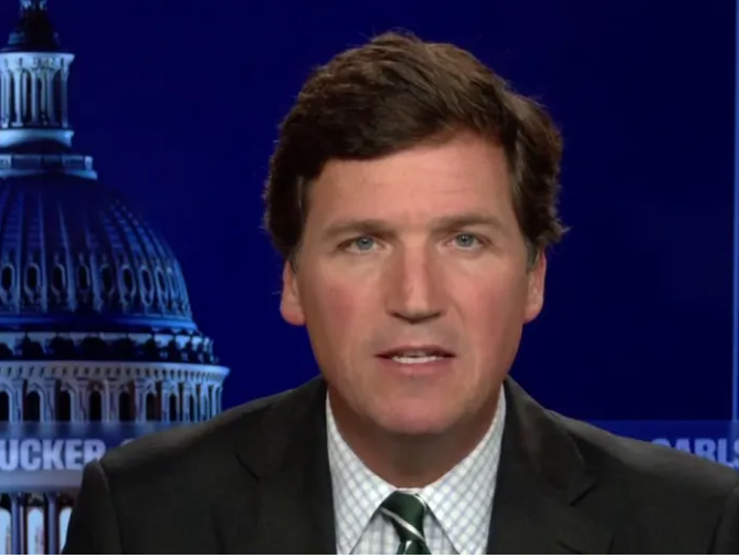 La Fox minaccia contrattualmente Tucker Carlson dopo il suo show su Twitter