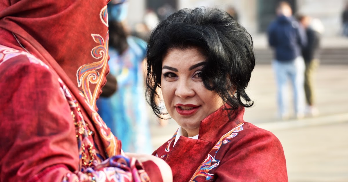 L'URLO: Mad Mood 2024: Madame Aisu, colori e tradizioni dal Kazakistan