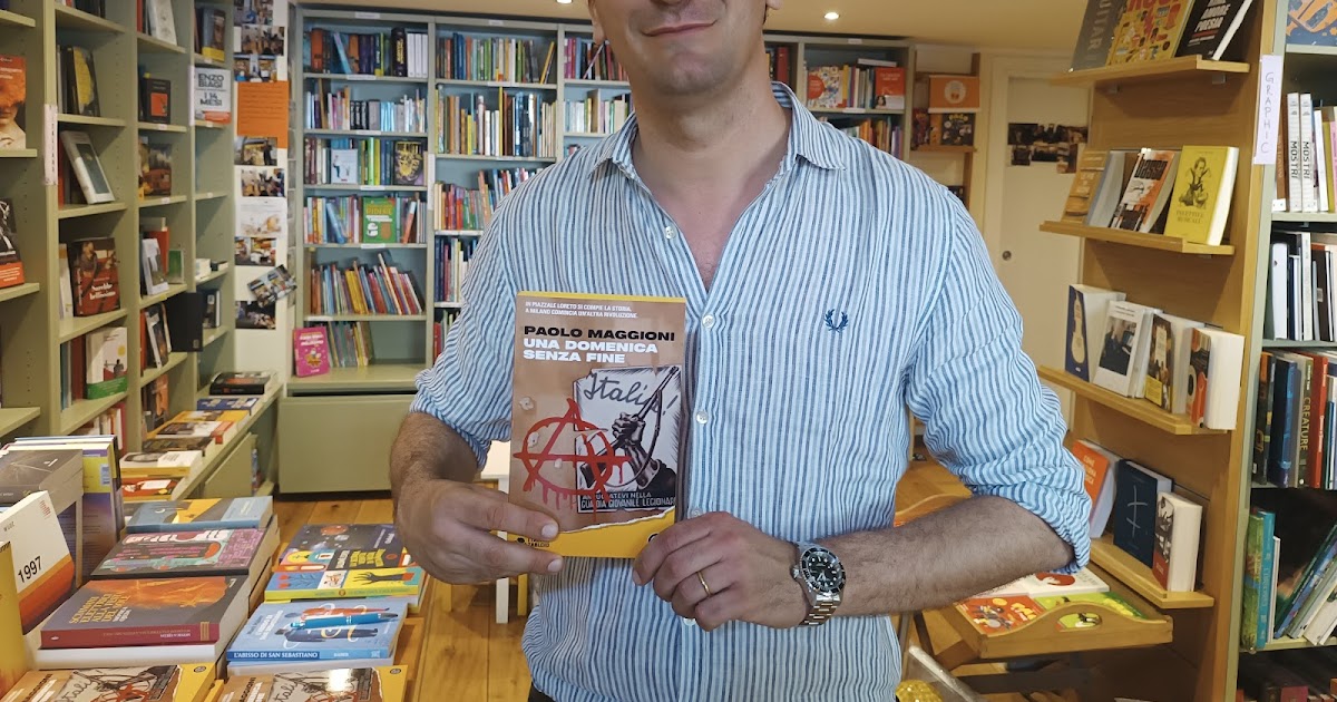 L'URLO: Passando davanti a Hellisbook, Paolo Maggioni e il 'firmacopie' del suo ultimo libro